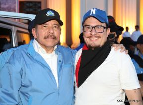 Homenaje al héroe del amor Bismarck Martínez