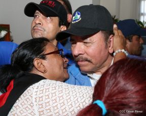 Homenaje al héroe del amor Bismarck Martínez