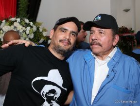 Homenaje al héroe del amor Bismarck Martínez