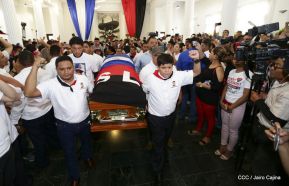 Homenaje al héroe del amor Bismarck Martínez