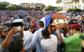 Homenaje al héroe del amor Bismarck Martínez