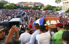 Homenaje al héroe del amor Bismarck Martínez
