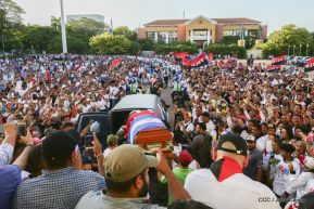 Homenaje al héroe del amor Bismarck Martínez