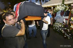 Homenaje al héroe del amor Bismarck Martínez