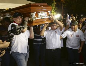 Homenaje al héroe del amor Bismarck Martínez