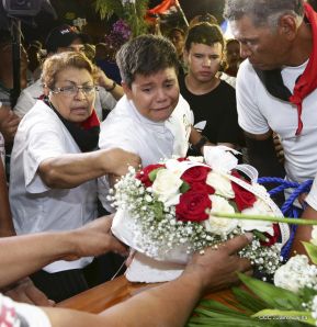 Homenaje al héroe del amor Bismarck Martínez