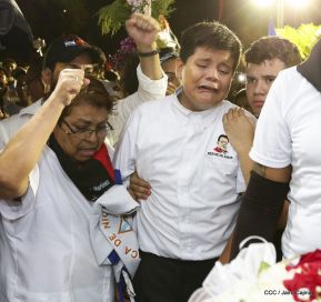 Homenaje al héroe del amor Bismarck Martínez