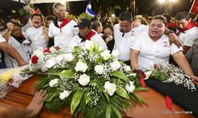 Homenaje al héroe del amor Bismarck Martínez