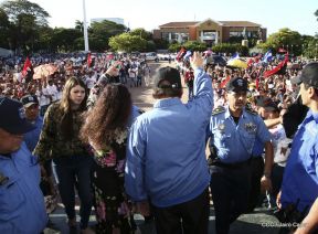 Homenaje al héroe del amor Bismarck Martínez