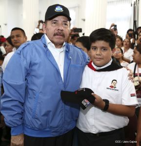 Homenaje al héroe del amor Bismarck Martínez