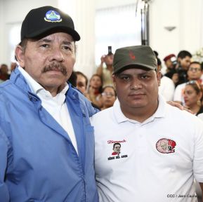 Homenaje al héroe del amor Bismarck Martínez