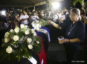 Homenaje al héroe del amor Bismarck Martínez