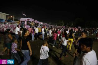 La unidad familiar brilla en Parque de la Niñez Feliz