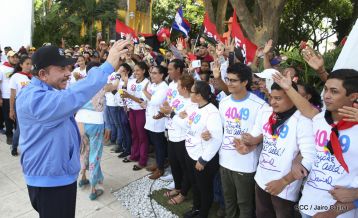Comandante Carlos Fonseca, aquí estamos siempre luchando por la paz, porque queremos la paz