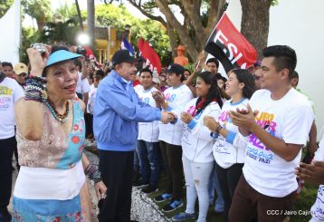 Comandante Carlos Fonseca, aquí estamos siempre luchando por la paz, porque queremos la paz