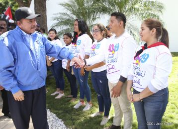 Comandante Carlos Fonseca, aquí estamos siempre luchando por la paz, porque queremos la paz
