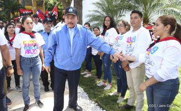 Comandante Carlos Fonseca, aquí estamos siempre luchando por la paz, porque queremos la paz