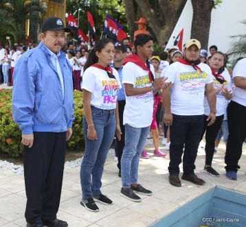 Comandante Carlos Fonseca, aquí estamos siempre luchando por la paz, porque queremos la paz