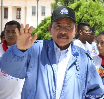 Comandante Carlos Fonseca, aquí estamos siempre luchando por la paz, porque queremos la paz