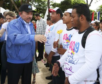 Comandante Carlos Fonseca, aquí estamos siempre luchando por la paz, porque queremos la paz