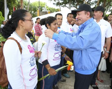 Comandante Carlos Fonseca, aquí estamos siempre luchando por la paz, porque queremos la paz