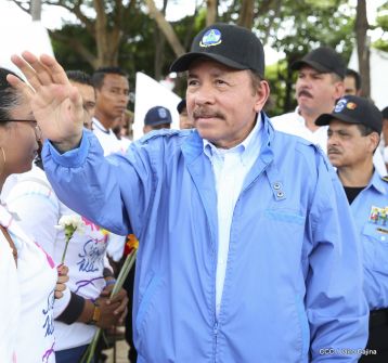 Comandante Carlos Fonseca, aquí estamos siempre luchando por la paz, porque queremos la paz