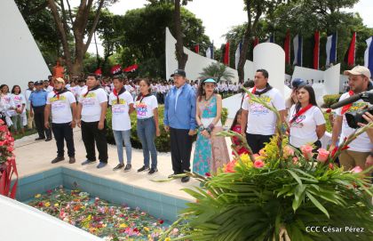 Comandante Carlos Fonseca, aquí estamos siempre luchando por la paz, porque queremos la paz