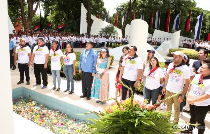 Comandante Carlos Fonseca, aquí estamos siempre luchando por la paz, porque queremos la paz