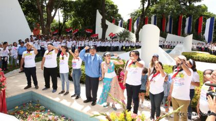 Comandante Carlos Fonseca, aquí estamos siempre luchando por la paz, porque queremos la paz