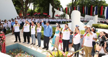 Comandante Carlos Fonseca, aquí estamos siempre luchando por la paz, porque queremos la paz