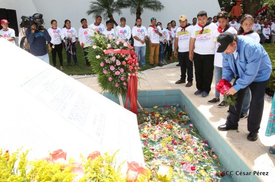 Comandante Carlos Fonseca, aquí estamos siempre luchando por la paz, porque queremos la paz