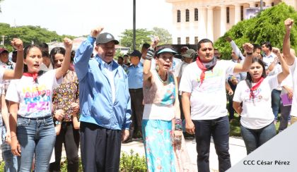 Comandante Carlos Fonseca, aquí estamos siempre luchando por la paz, porque queremos la paz