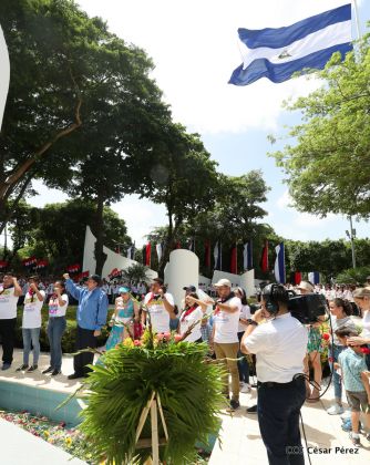 Comandante Carlos Fonseca, aquí estamos siempre luchando por la paz, porque queremos la paz