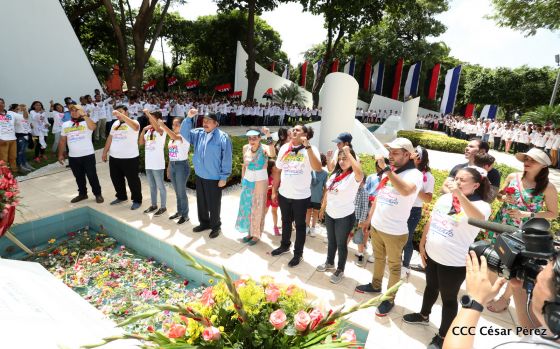 Comandante Carlos Fonseca, aquí estamos siempre luchando por la paz, porque queremos la paz