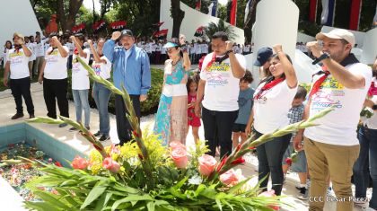 Comandante Carlos Fonseca, aquí estamos siempre luchando por la paz, porque queremos la paz