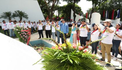 Comandante Carlos Fonseca, aquí estamos siempre luchando por la paz, porque queremos la paz