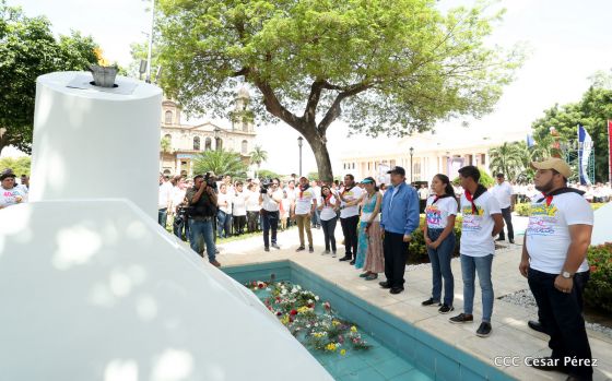 Comandante Carlos Fonseca, aquí estamos siempre luchando por la paz, porque queremos la paz