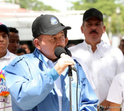 Comandante Carlos Fonseca, aquí estamos siempre luchando por la paz, porque queremos la paz