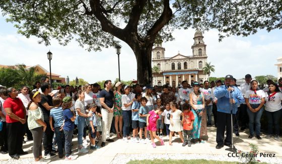 Comandante Carlos Fonseca, aquí estamos siempre luchando por la paz, porque queremos la paz