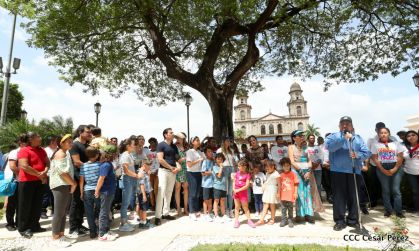 Comandante Carlos Fonseca, aquí estamos siempre luchando por la paz, porque queremos la paz