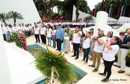 Comandante Carlos Fonseca, aquí estamos siempre luchando por la paz, porque queremos la paz