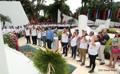 Comandante Carlos Fonseca, aquí estamos siempre luchando por la paz, porque queremos la paz