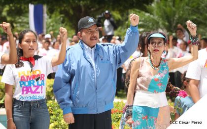 Comandante Carlos Fonseca, aquí estamos siempre luchando por la paz, porque queremos la paz