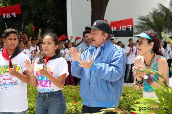 Comandante Carlos Fonseca, aquí estamos siempre luchando por la paz, porque queremos la paz