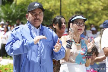 Comandante Carlos Fonseca, aquí estamos siempre luchando por la paz, porque queremos la paz