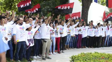 Comandante Carlos Fonseca, aquí estamos siempre luchando por la paz, porque queremos la paz