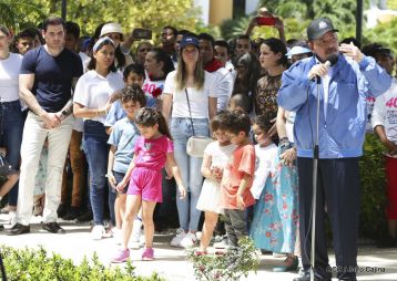 Comandante Carlos Fonseca, aquí estamos siempre luchando por la paz, porque queremos la paz