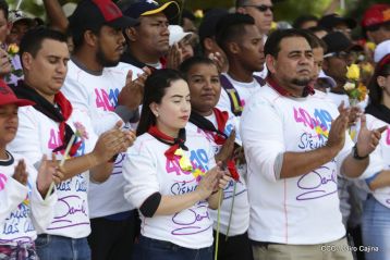 Comandante Carlos Fonseca, aquí estamos siempre luchando por la paz, porque queremos la paz