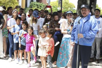Comandante Carlos Fonseca, aquí estamos siempre luchando por la paz, porque queremos la paz