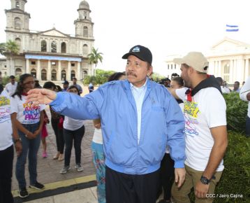 Comandante Carlos Fonseca, aquí estamos siempre luchando por la paz, porque queremos la paz